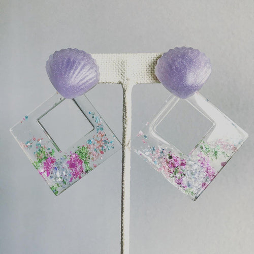 Glittery Shells and Square Statement