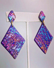 Load image into Gallery viewer, Diamond Patterned Earrings